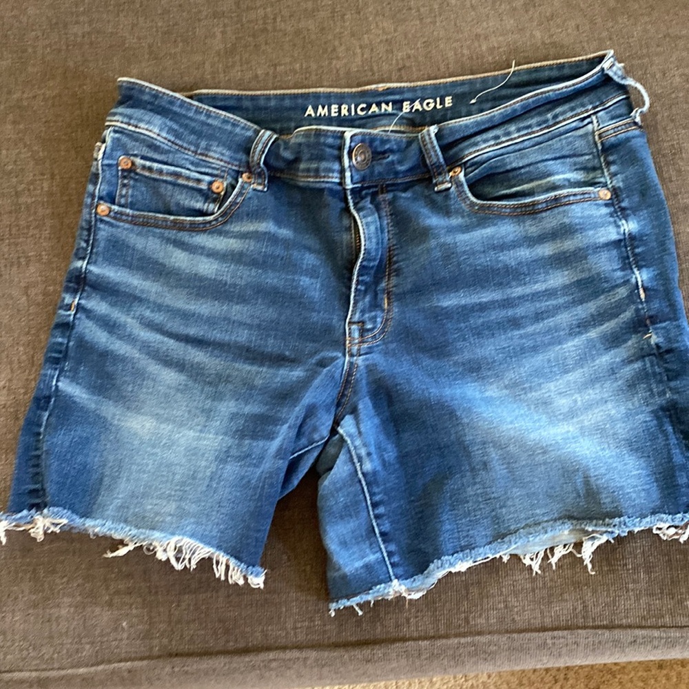 Adorable jean shorts. American Eagle EUC